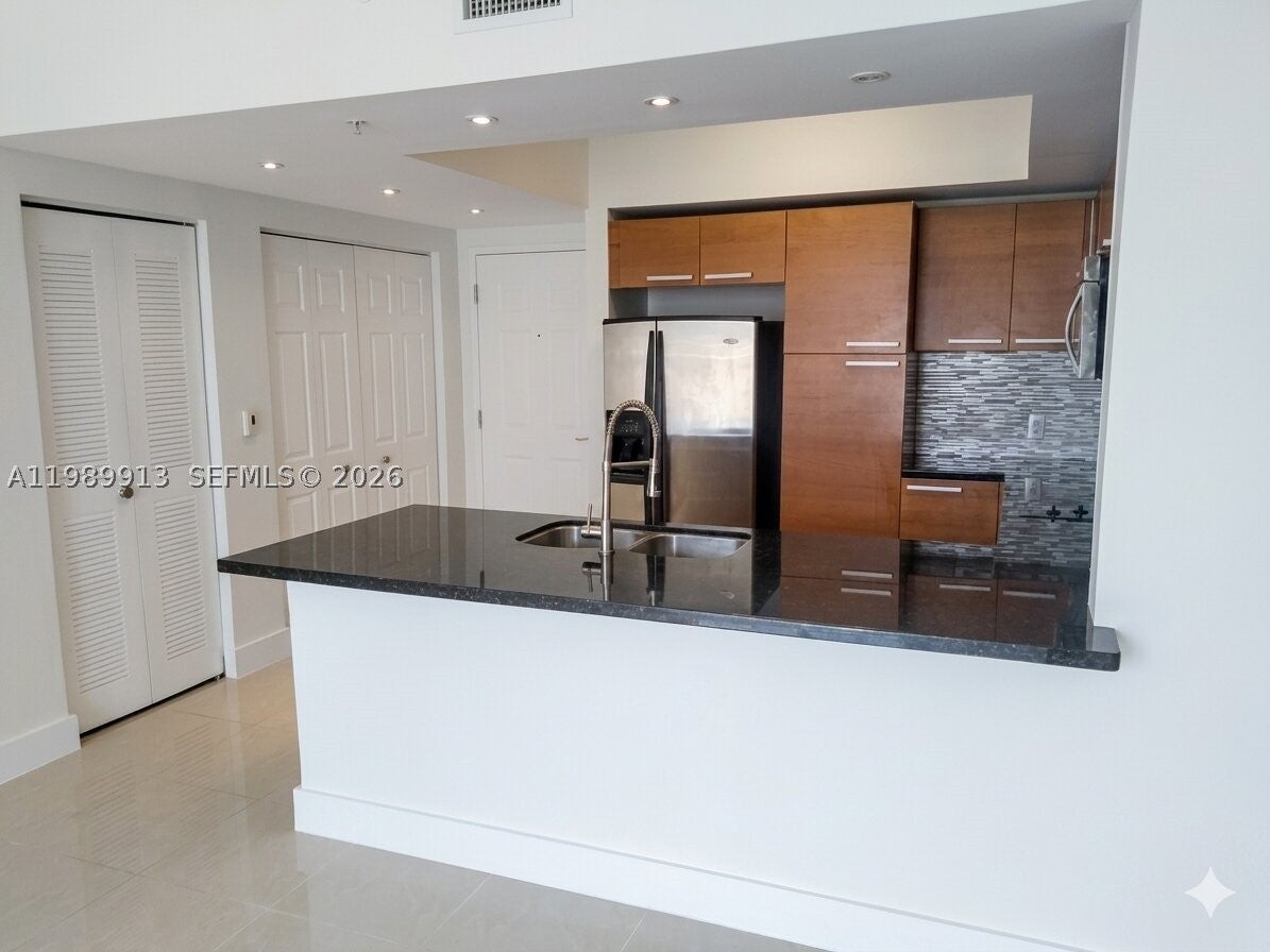 2030 S Douglas Rd 414