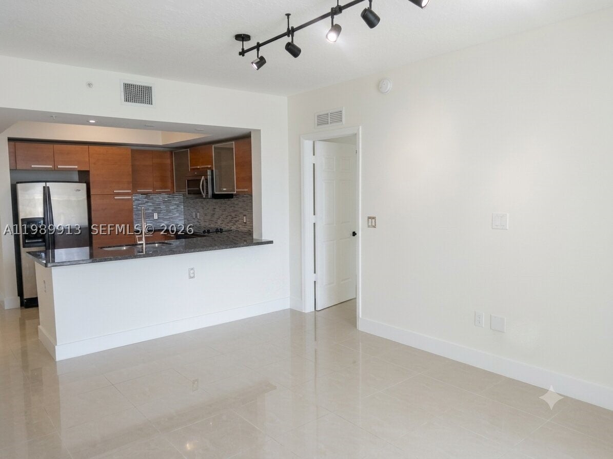 2030 S Douglas Rd 414