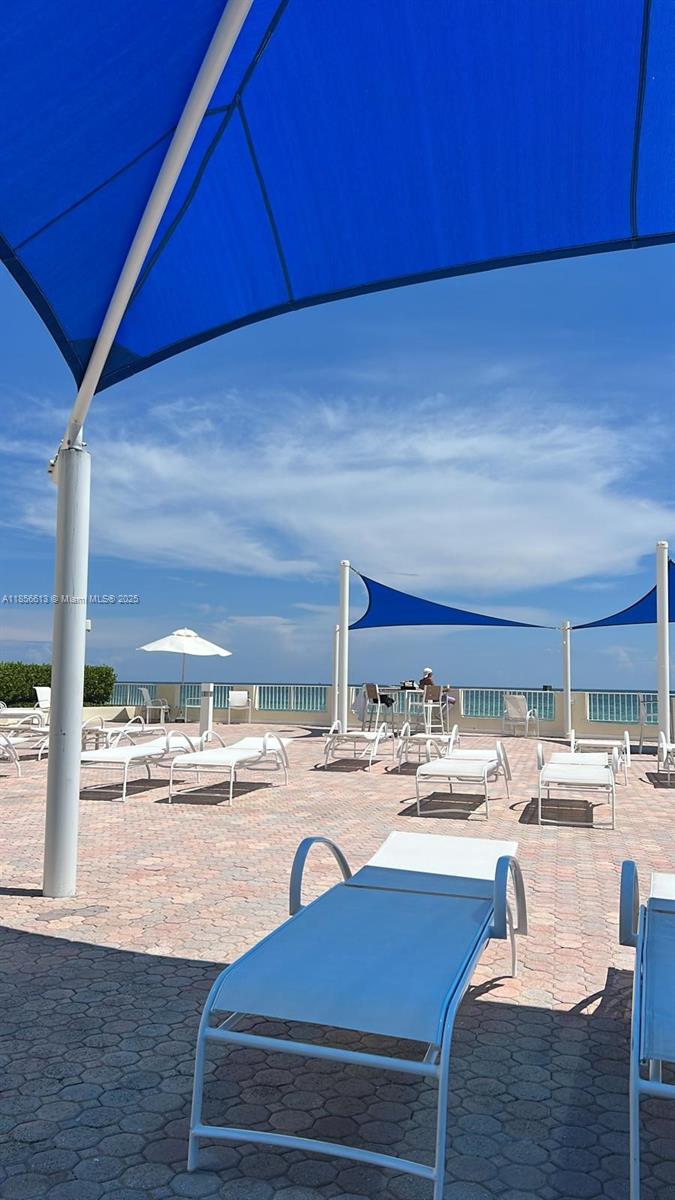 ****VERY MOTIVATED SELLER*** Move in Ready, this is a beautiful fully renovated spacious condo, has 2 specious bedrooms, 2 bathrooms, has an open concept kitchen with all new modern appliances, has den, living and dining room opening onto a spectacular oceanfront balcony. this building has been completed renovated. Beachfront swimming pool, fitness center, tennis court and more.