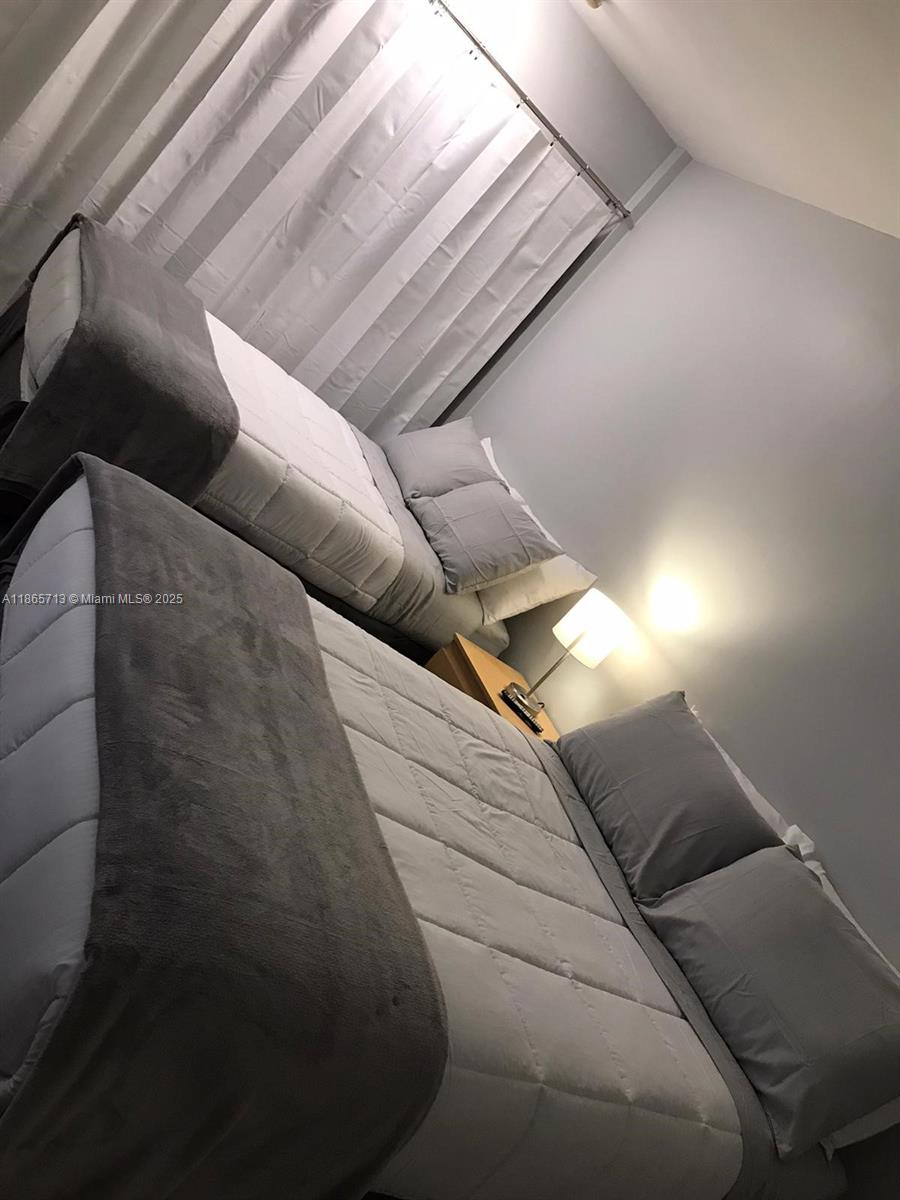 DIPLOMAT GOLF & RACQUET C - Residential