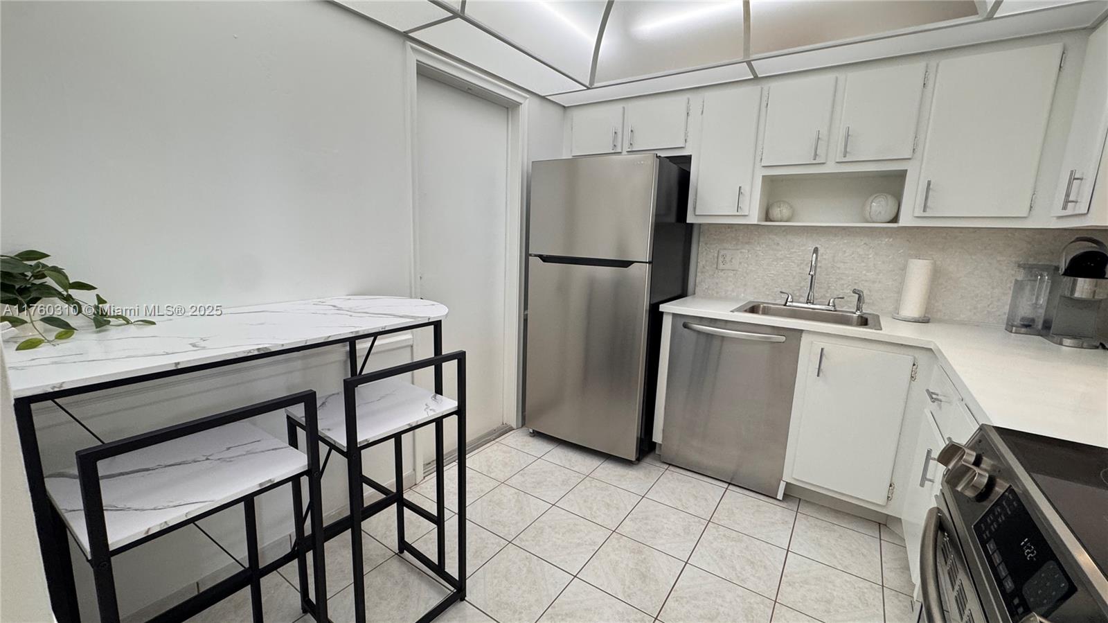 IMPERIAL TOWERS CONDO - Residential