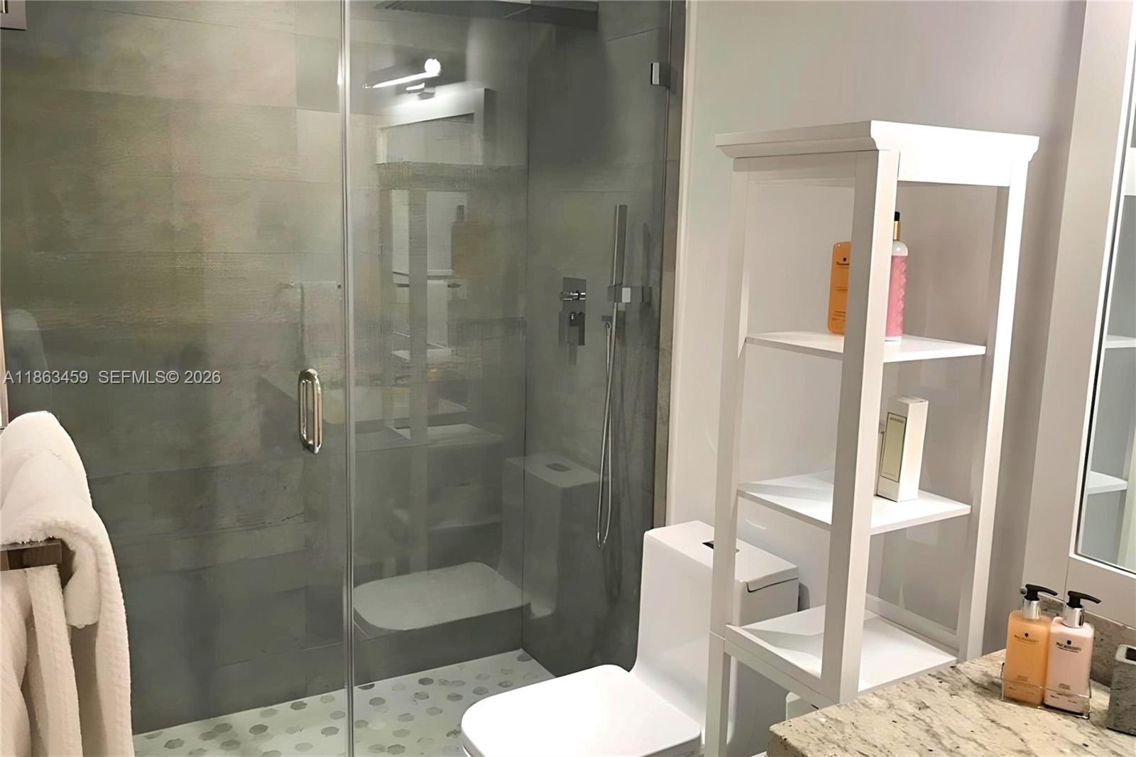 THE DECOPLAGE CONDO - Residential