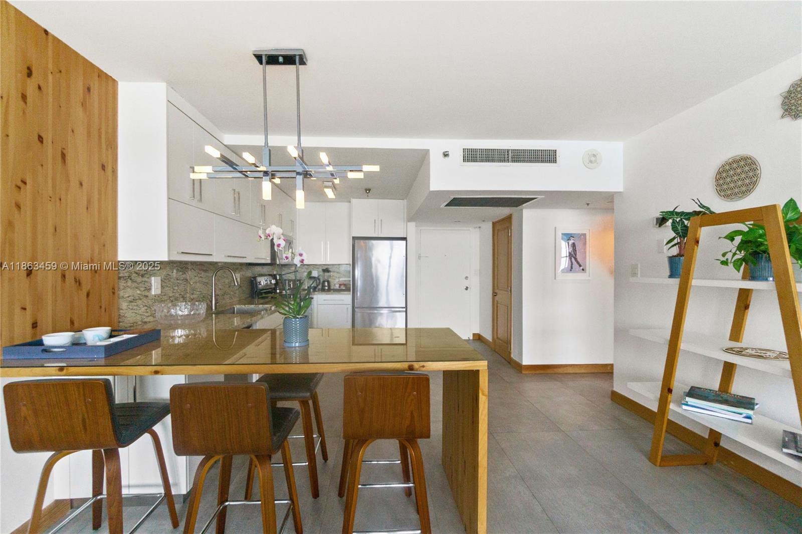 100 Lincoln Rd 1635