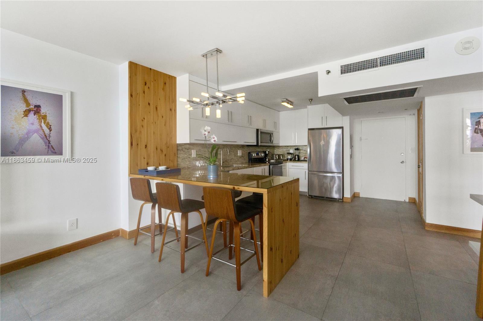 100 Lincoln Rd 1635