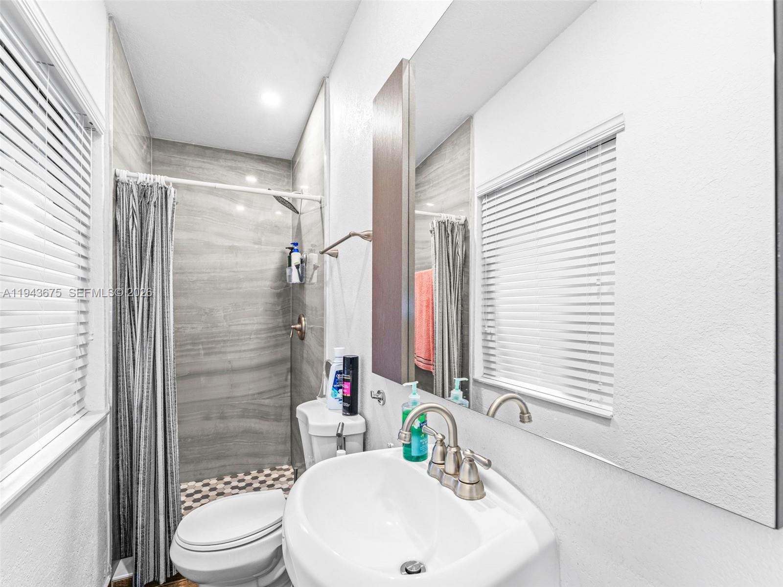 WESTWOOD LAKE 4TH ADDN - Residential