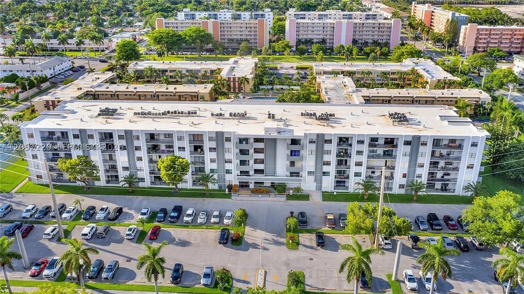 Photo of 1301 NE 7th St #405, Hallandale Beach, FL 33009 (MLS # A12052220)