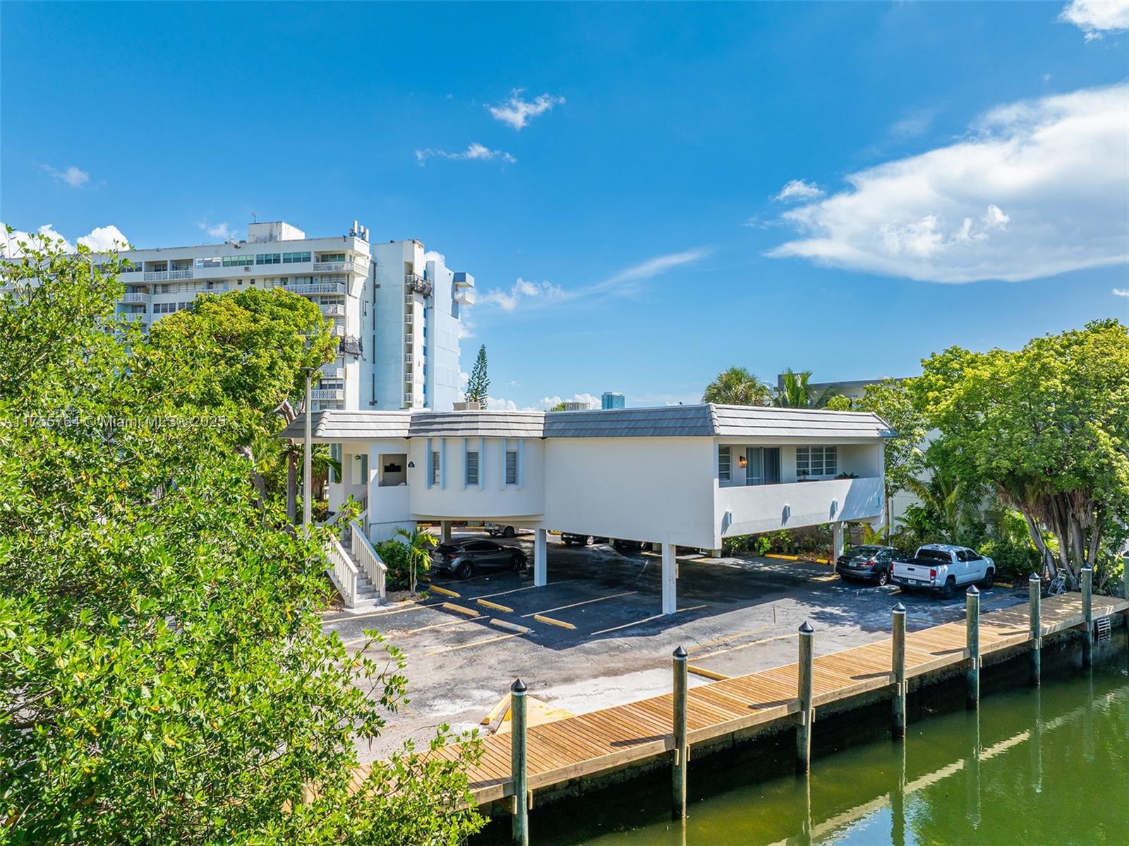 KEYSTONE HARBOR CLUB COND - Residential