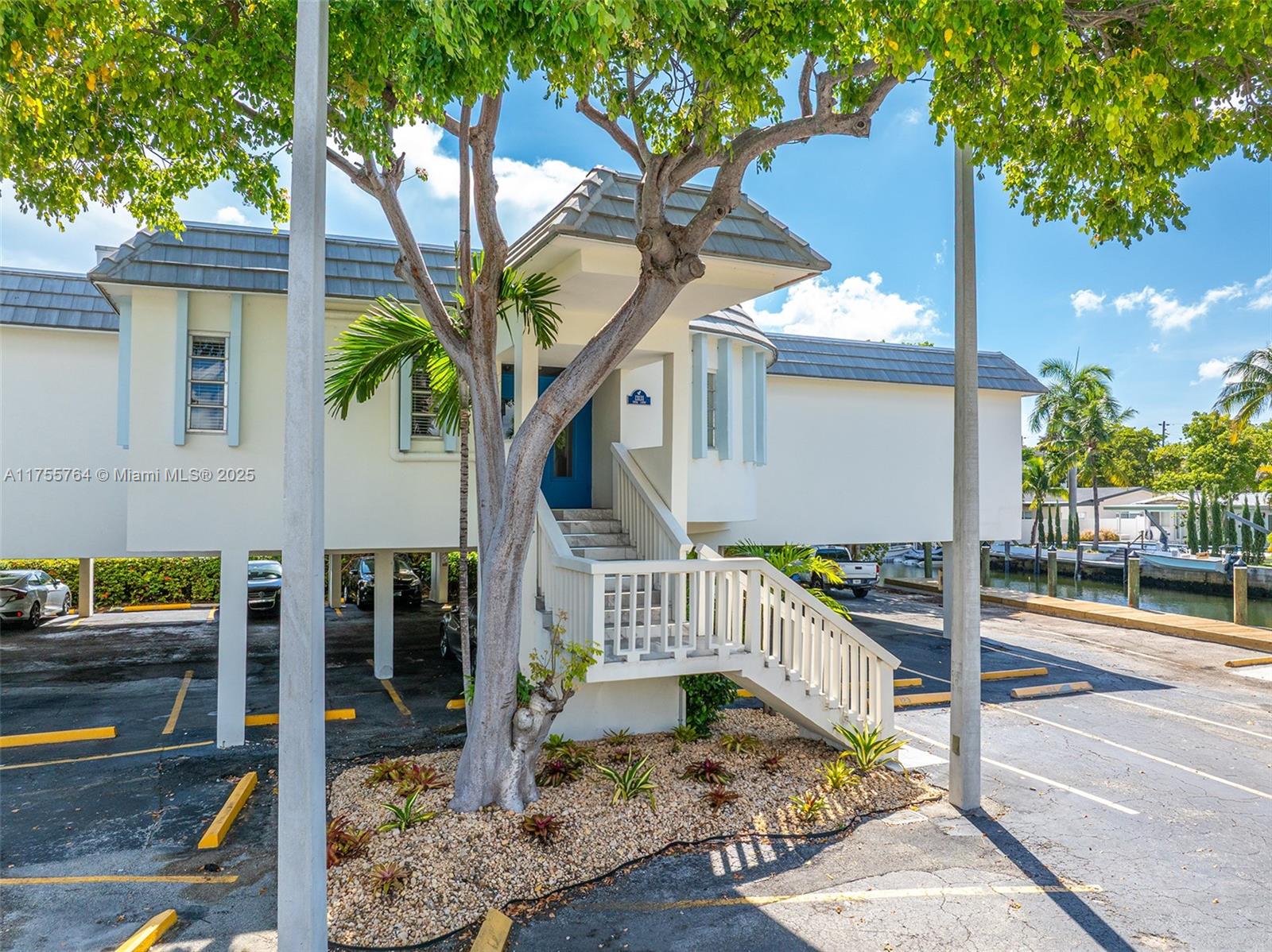 KEYSTONE HARBOR CLUB COND - Residential