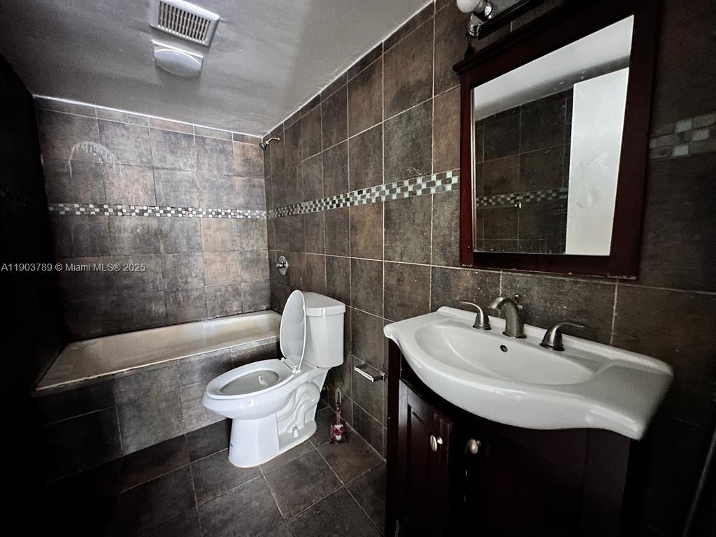 PORTALAGRE BUILDING CONDO - Residential Lease