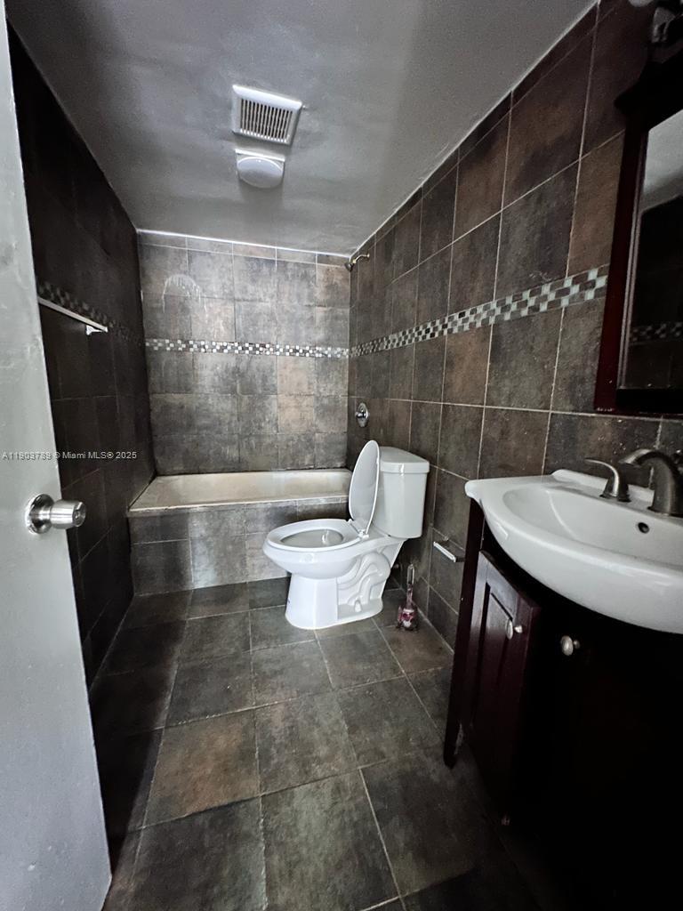 PORTALAGRE BUILDING CONDO - Residential Lease