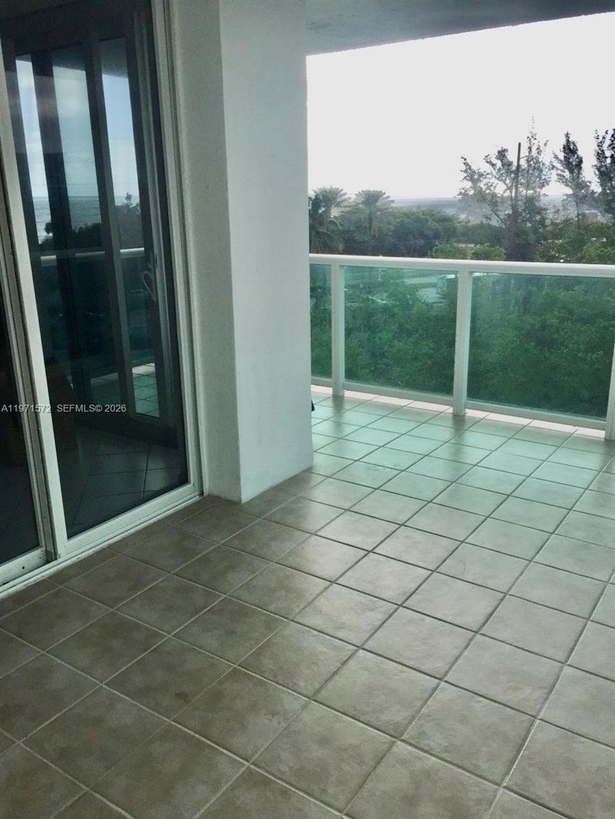 Spacious 2 Beds & 2 Baths. Fully Beautifully Furnished, Fast Approval. Across From The Beach And Walking Distance To Sunny Isles Shops. Full Amenity Building With Tennis Courts, Gym, Sauna, Jacuzzi, Restaurant, Valet. There is an special assestment for $442.00 until August 2026