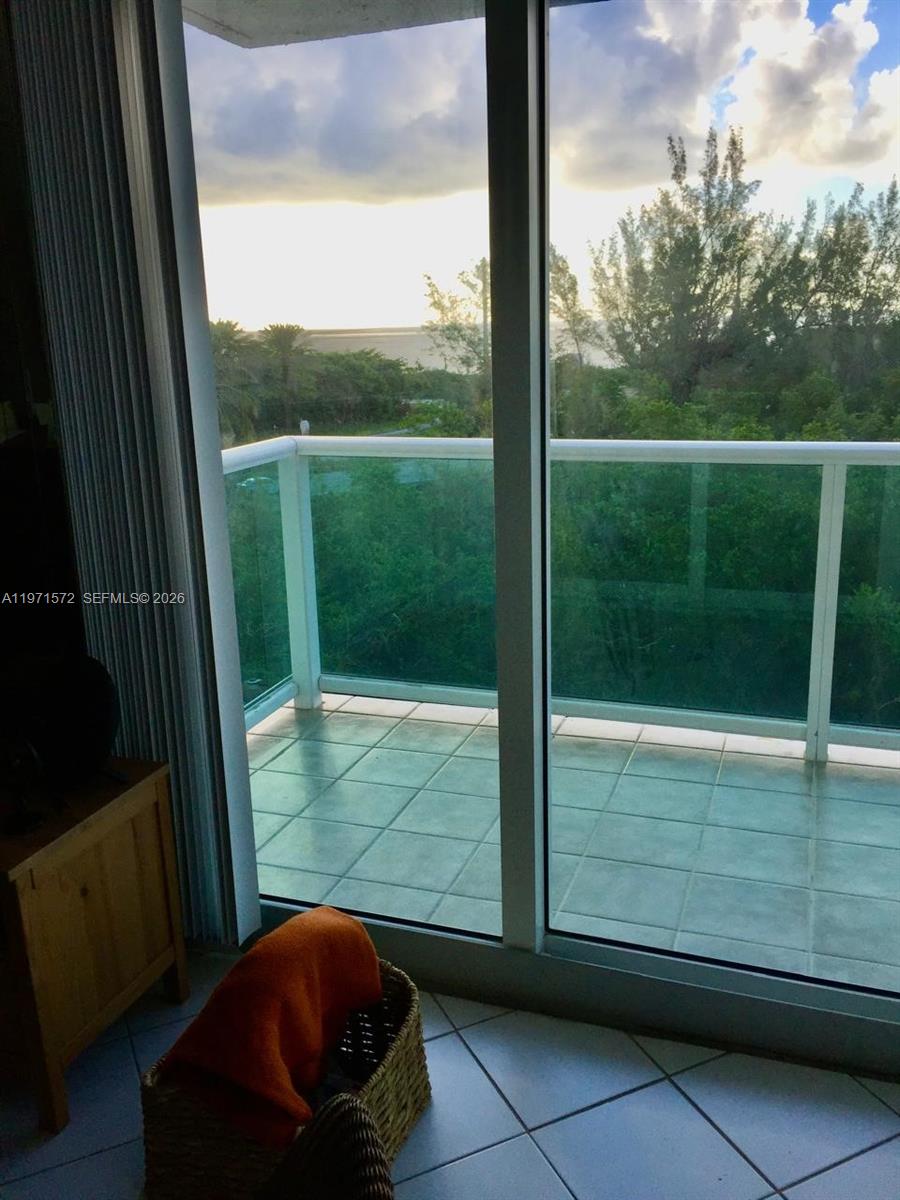 ARLEN HOUSE EAST CONDO - Residential