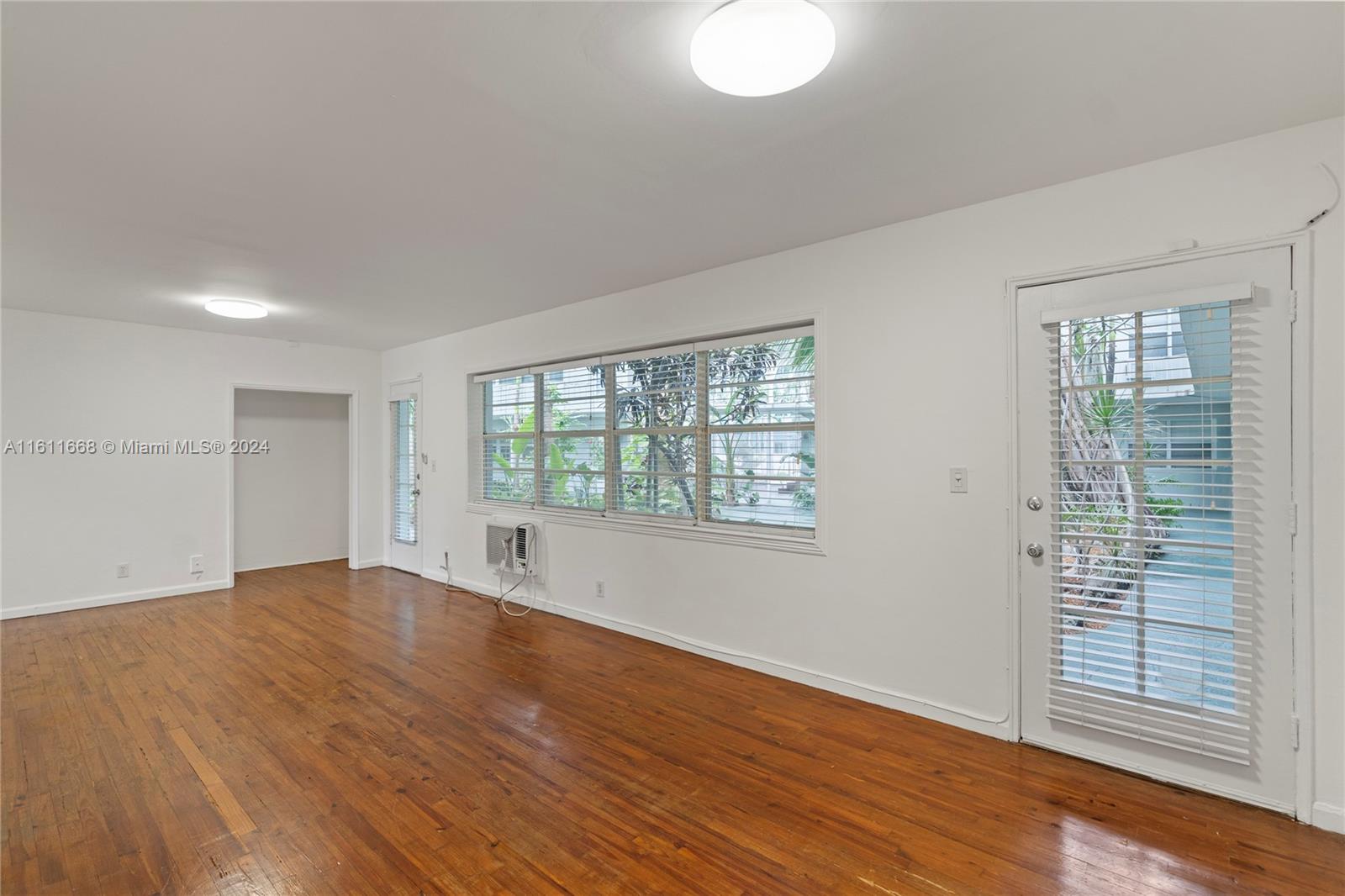 Property for Sale at 1925 Washington Ave 8, Miami Beach, Miami-Dade County, Florida - Bedrooms: 1 
Bathrooms: 1  - $280,000