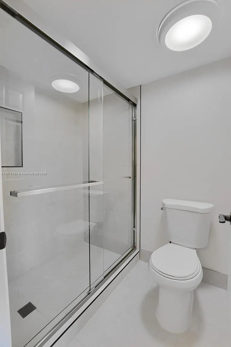 LAKE WINDWOOD CONDO - Residential Lease