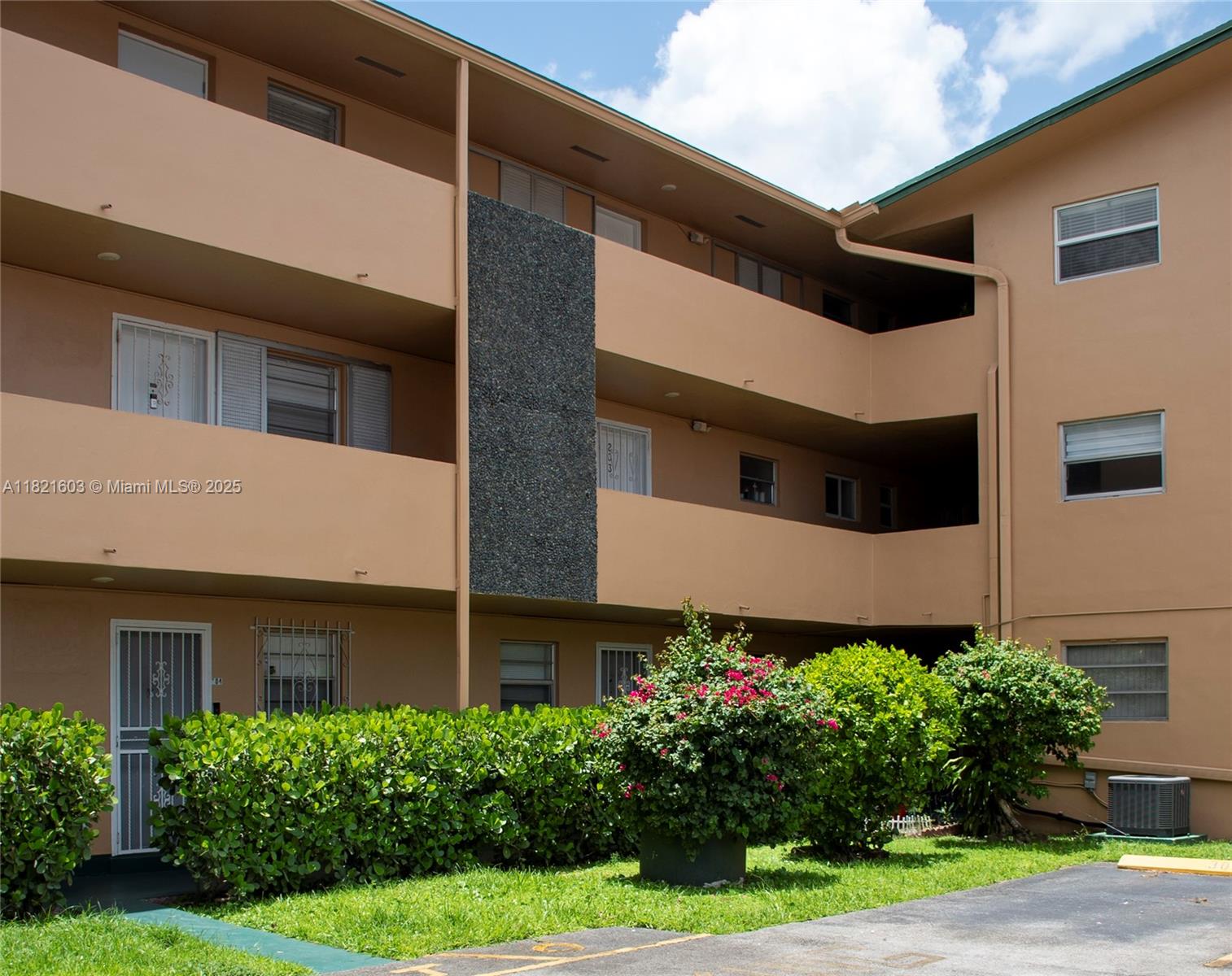110 Royal Palm Rd 319