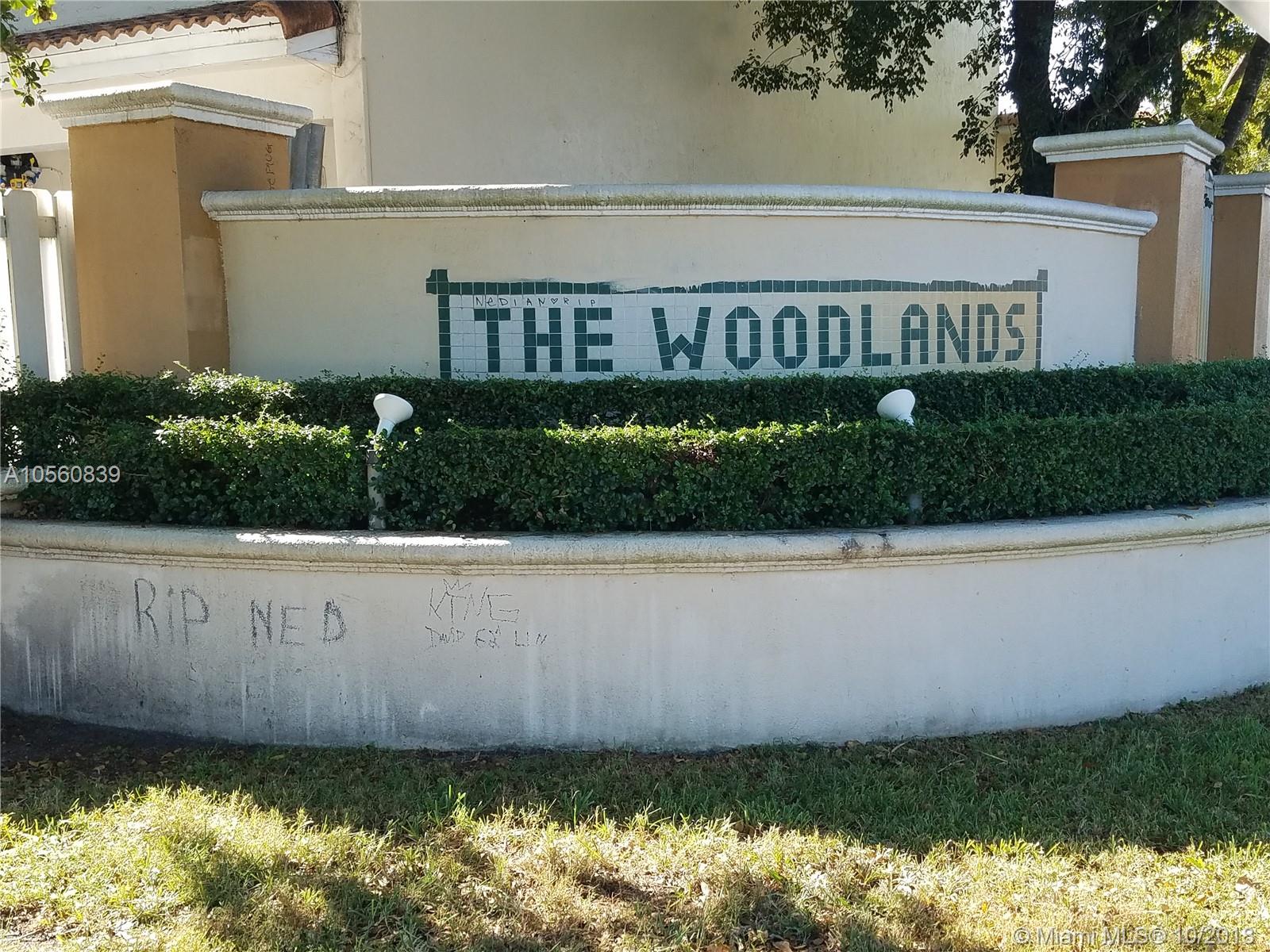 Lovely 3/2, 2 story townhouse located in West Kendall in the Woodlands Community.