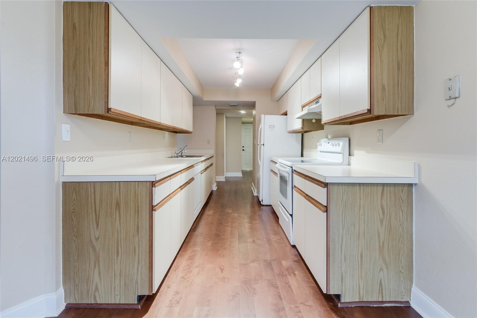 SHERIDAN BY THE BEACH CON - Residential