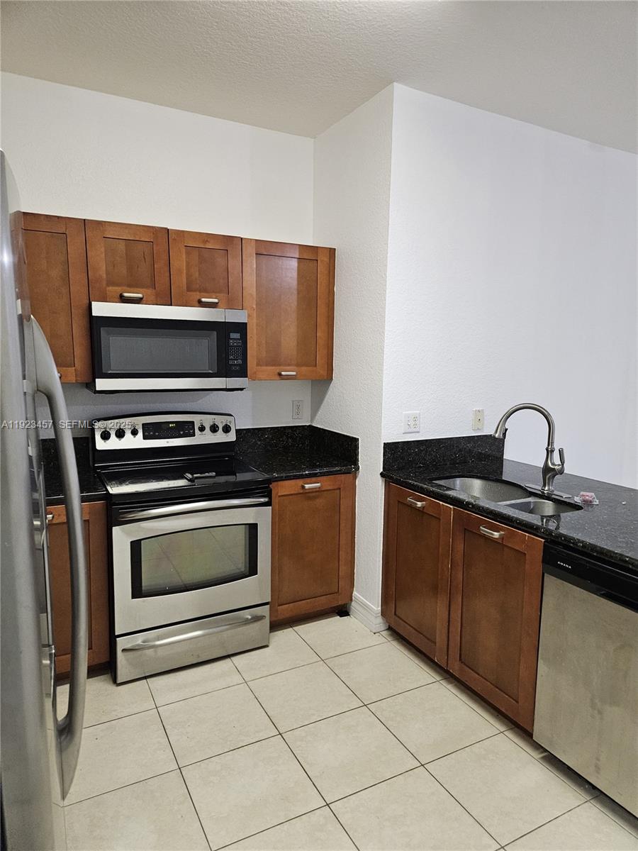 VILABELLA CENTRAL PARK CO - Residential Lease