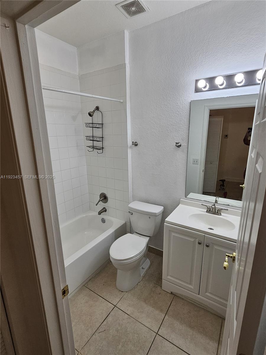 VILABELLA CENTRAL PARK CO - Residential Lease