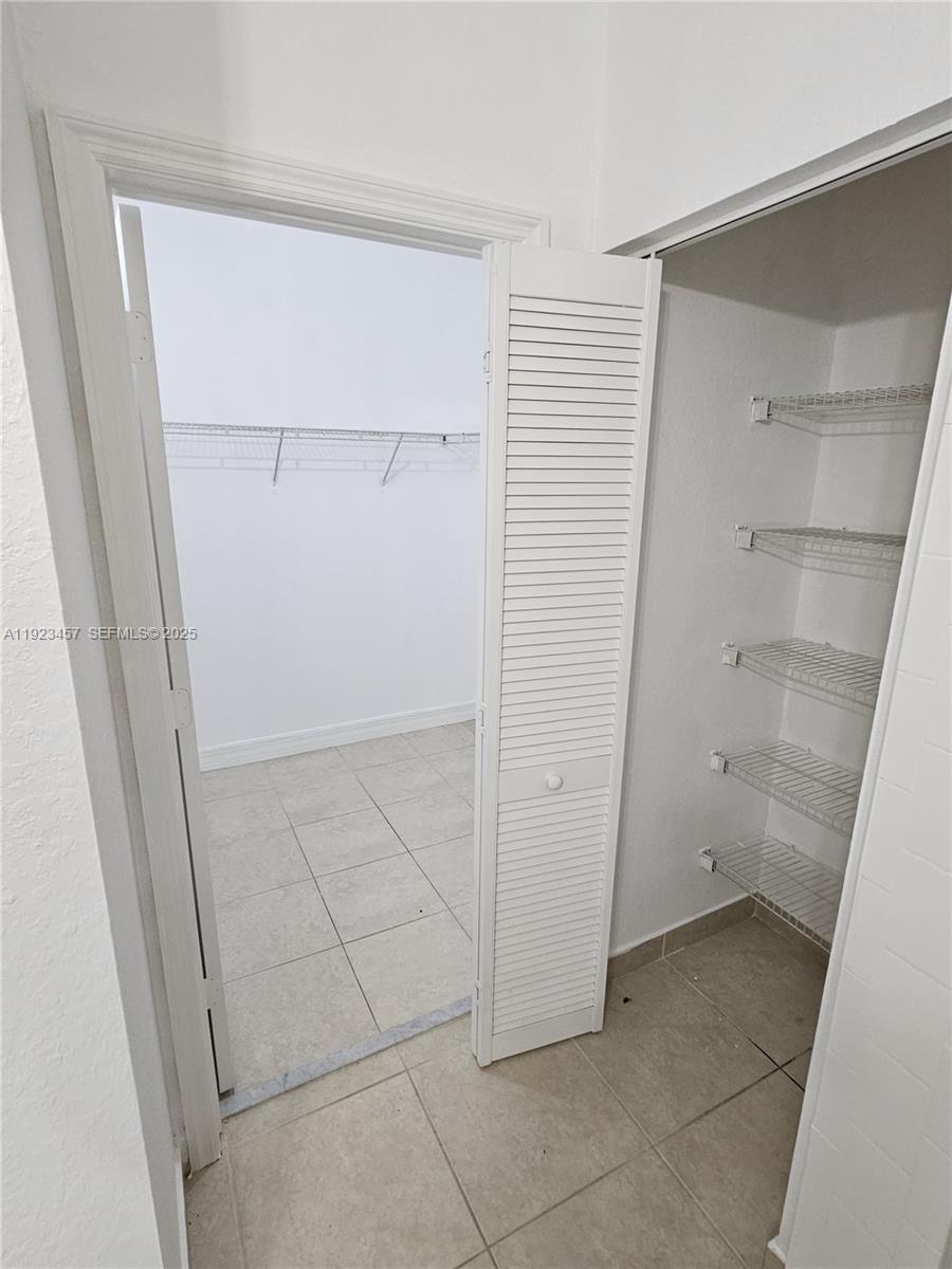 VILABELLA CENTRAL PARK CO - Residential Lease