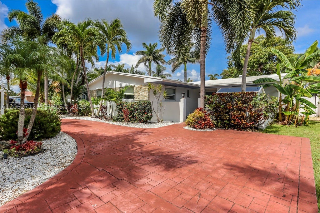 Photo of 1102 N 13th Ave, Hollywood, FL 33019 (MLS # A12062712)