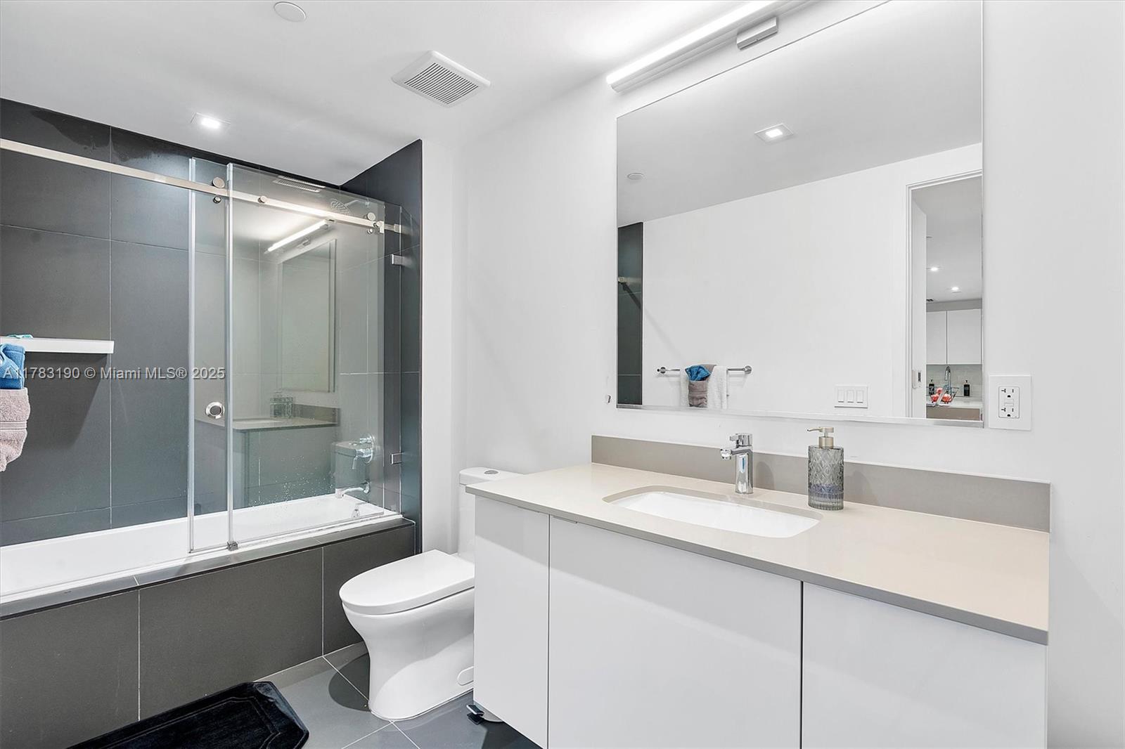 CANVAS CONDO - Residential