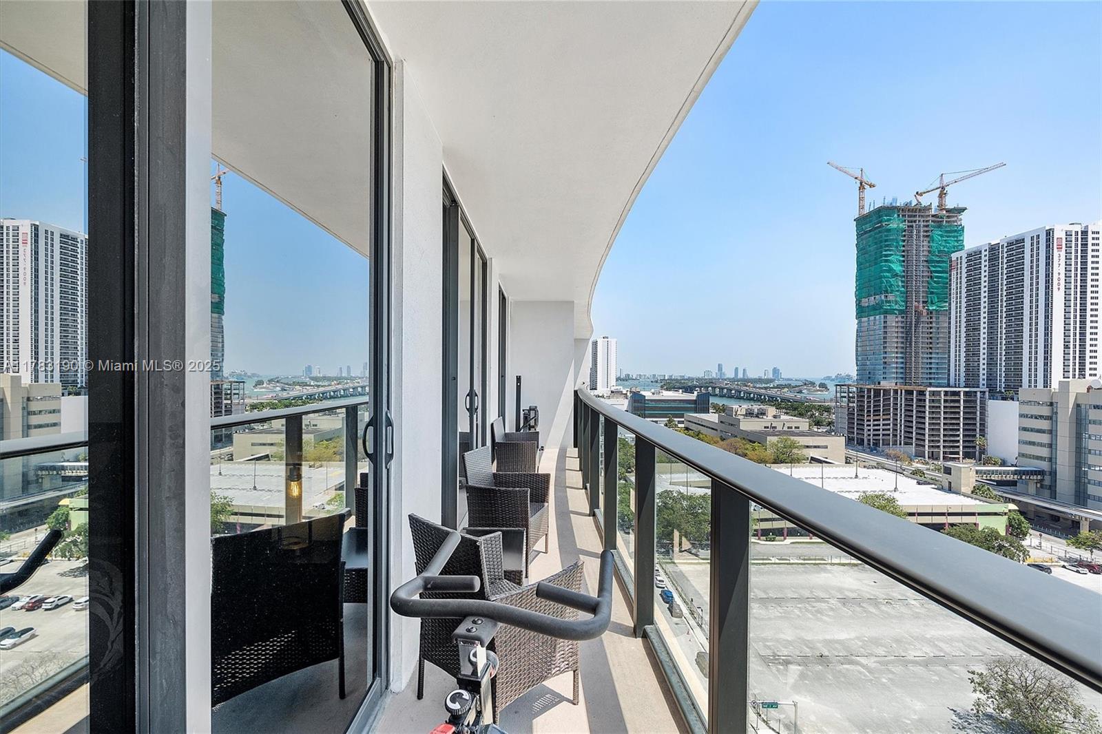 CANVAS CONDO - Residential