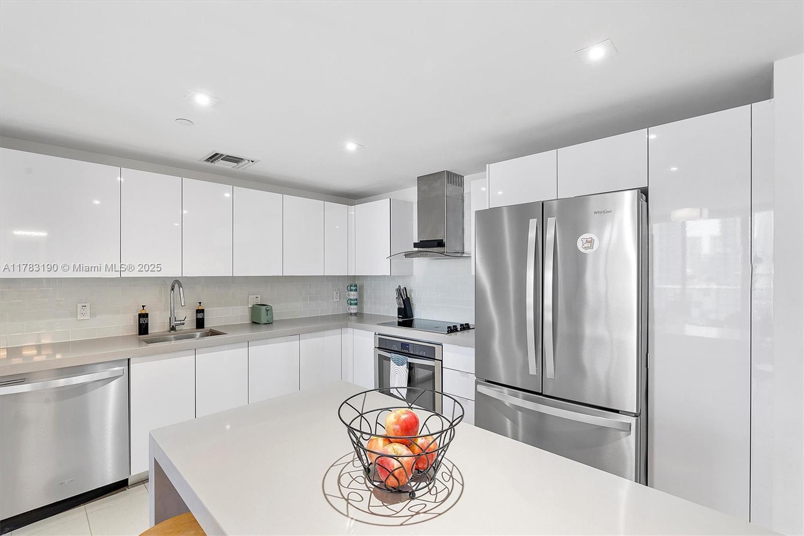 CANVAS CONDO - Residential