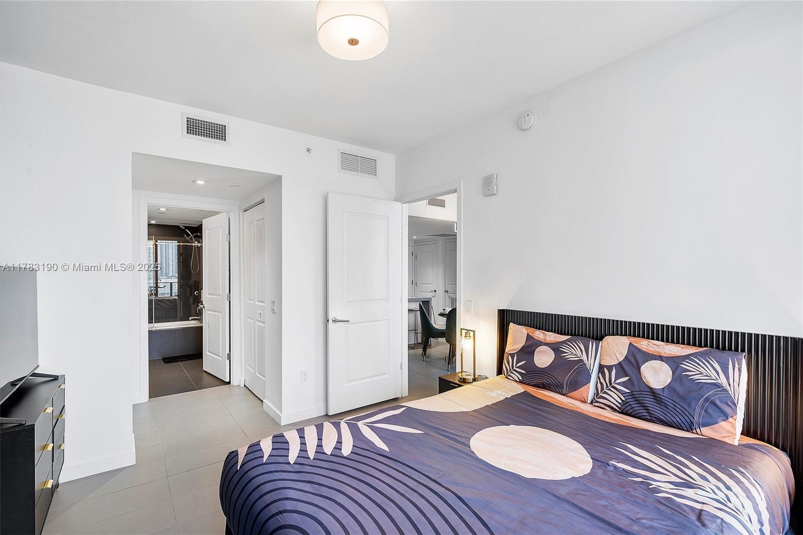 CANVAS CONDO - Residential