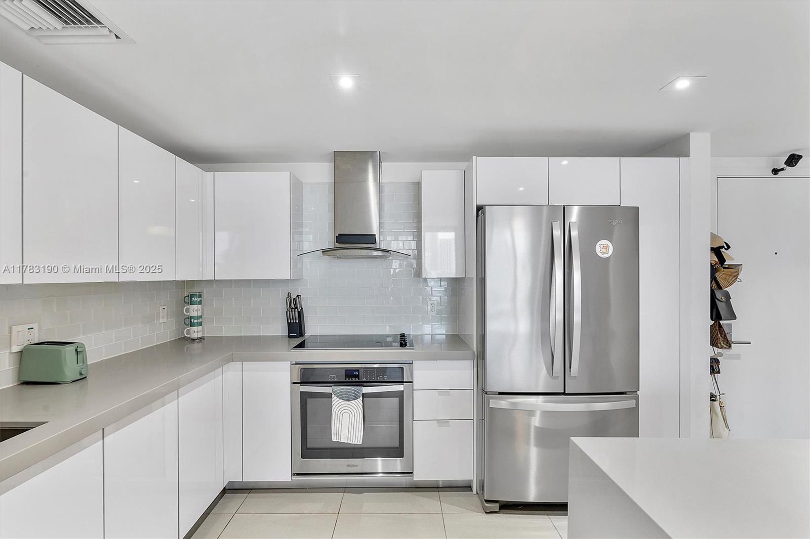 CANVAS CONDO - Residential