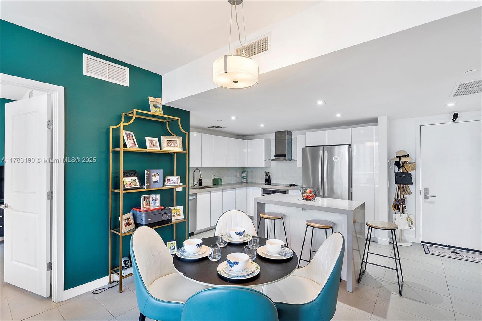 CANVAS CONDO - Residential