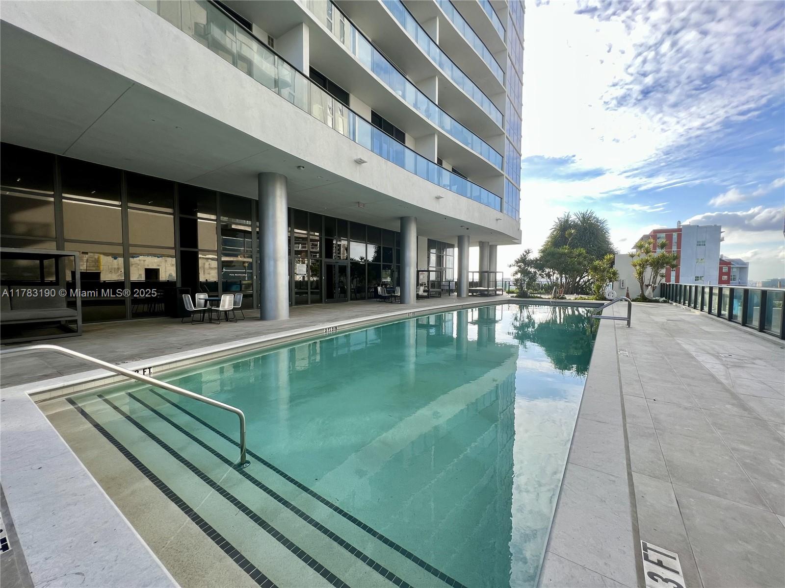 CANVAS CONDO - Residential