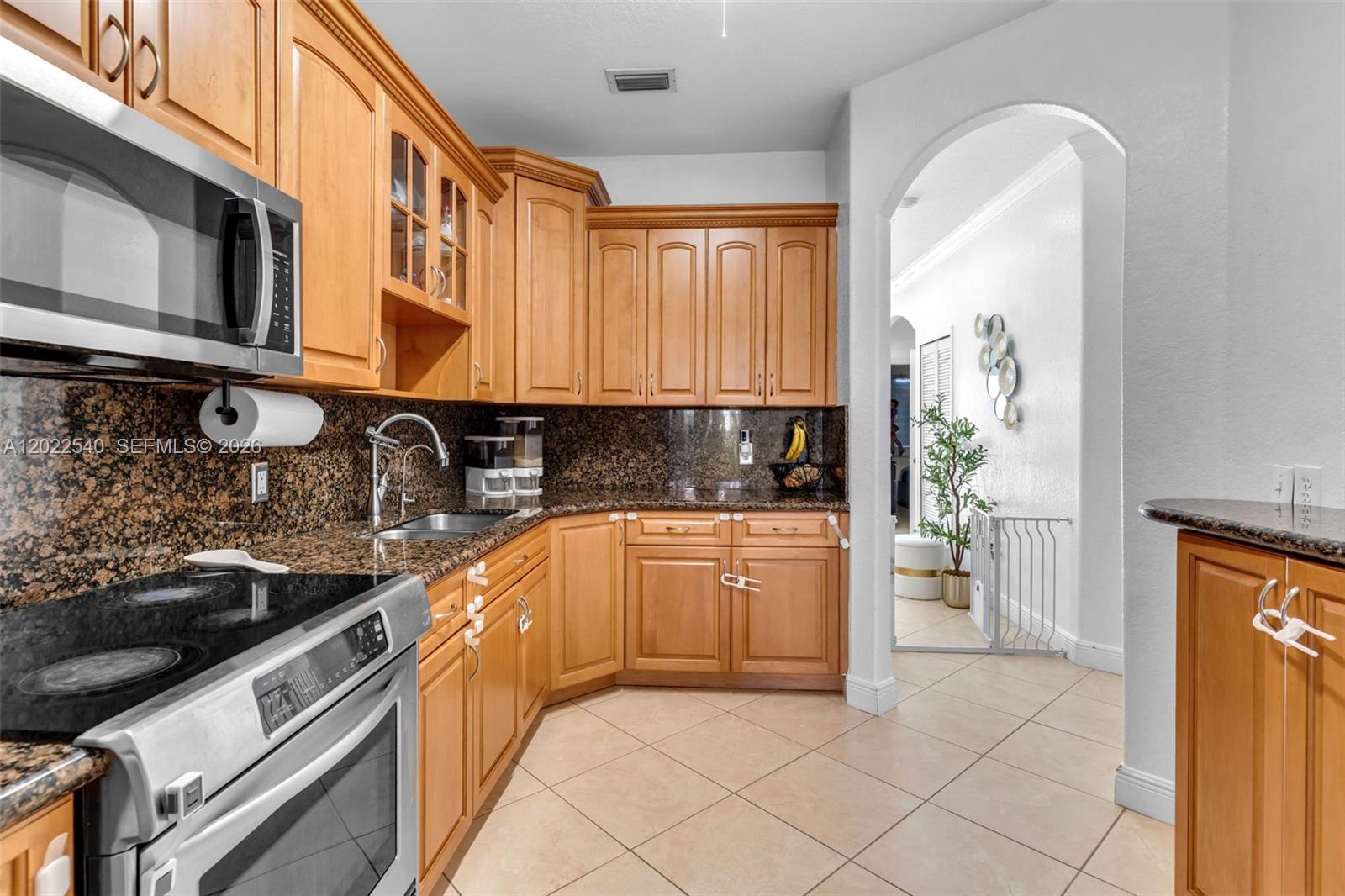 OLD BISCAYNE VILLAS CONDO - Residential