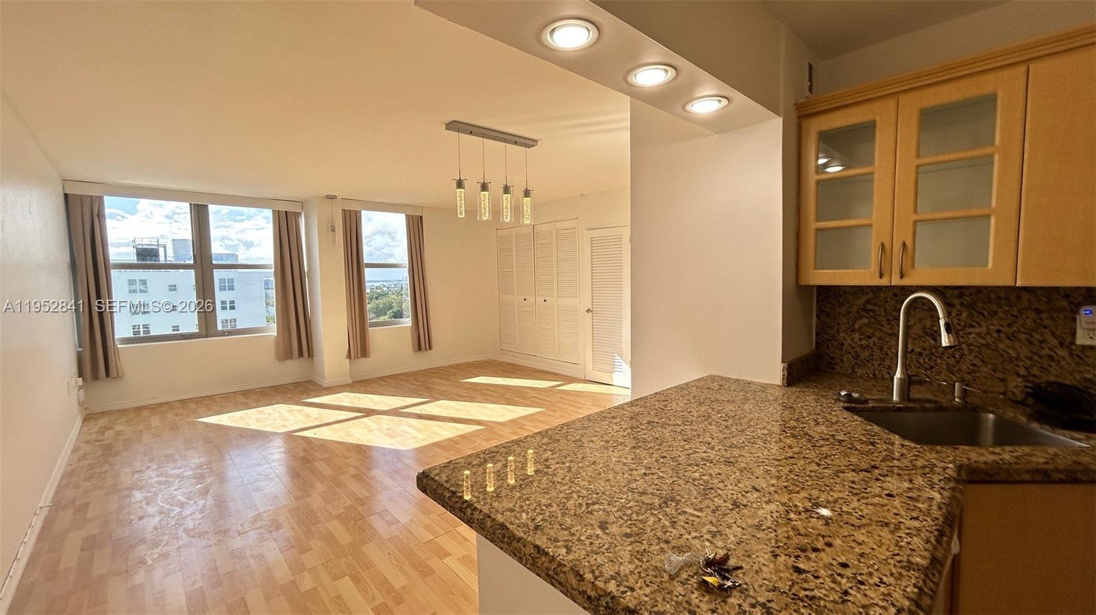 2899 Collins Ave 1502