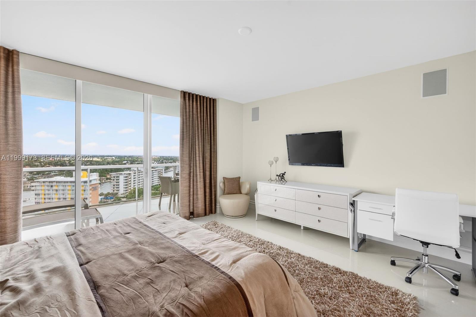 PLAZA AT OCEANSIDE (THE) - Residential