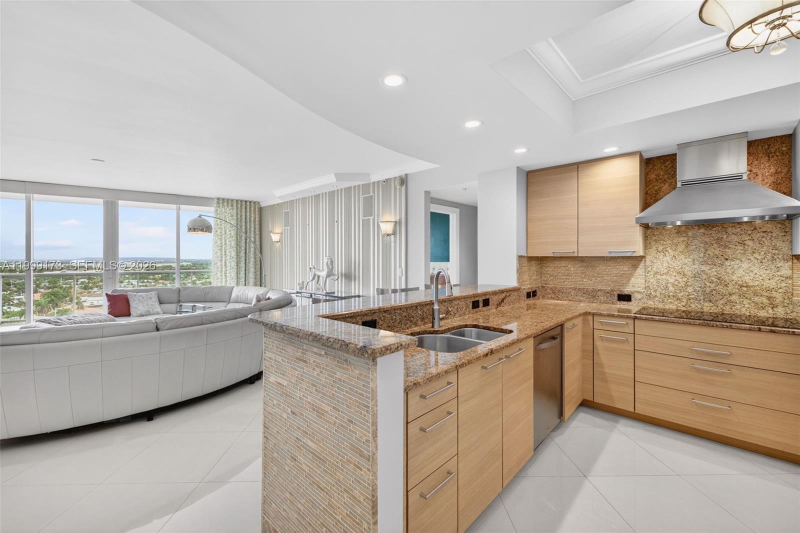 PLAZA AT OCEANSIDE (THE) - Residential
