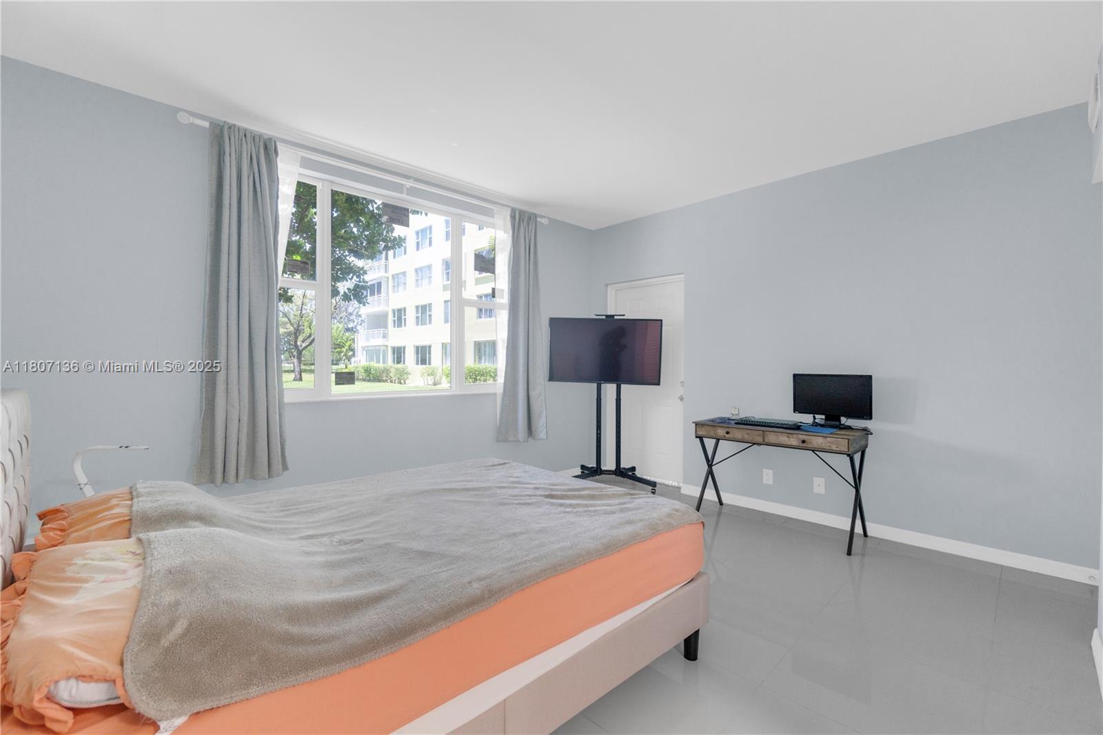 HILLCREST NO 21 CONDO - Residential