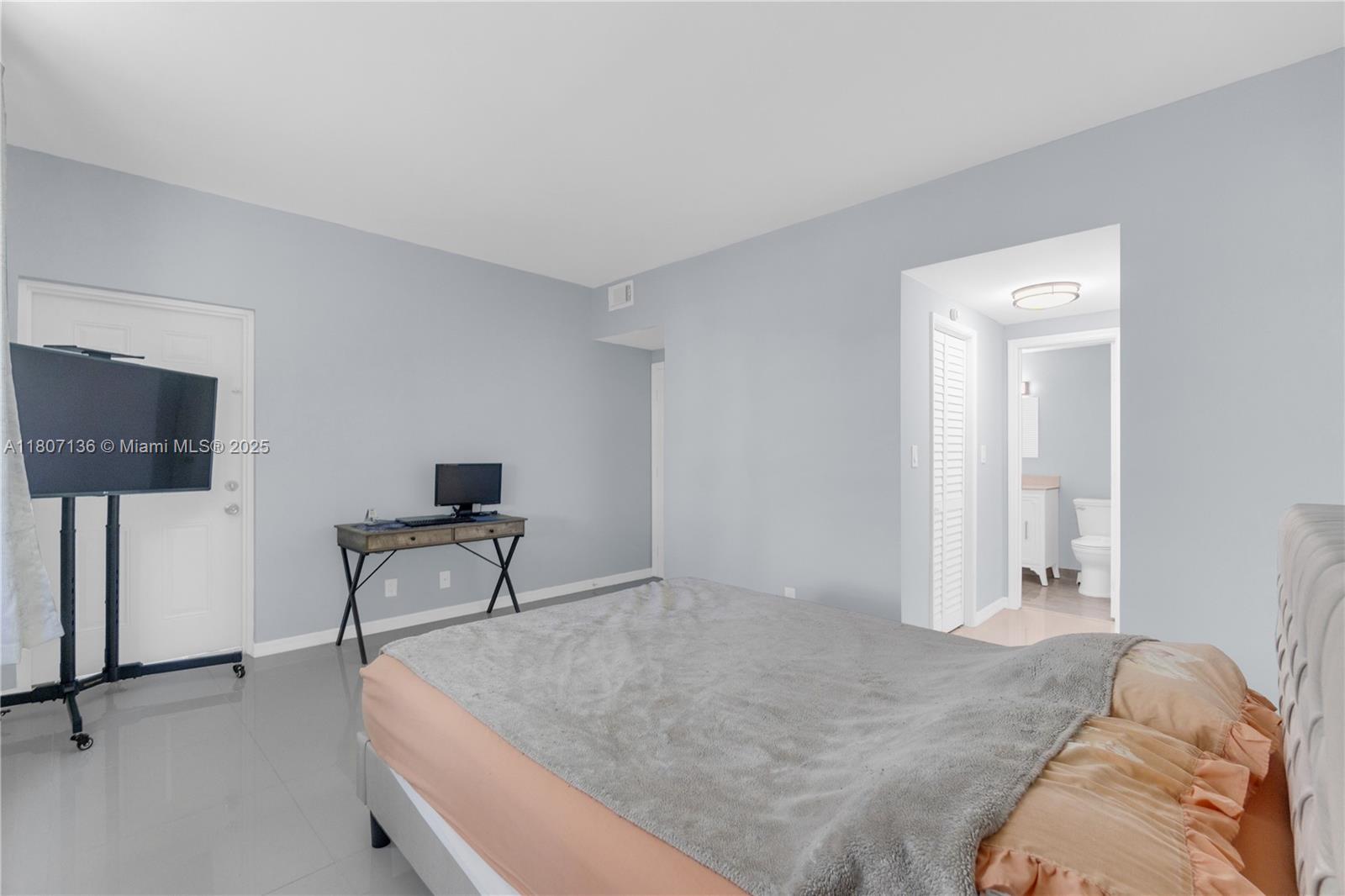 HILLCREST NO 21 CONDO - Residential