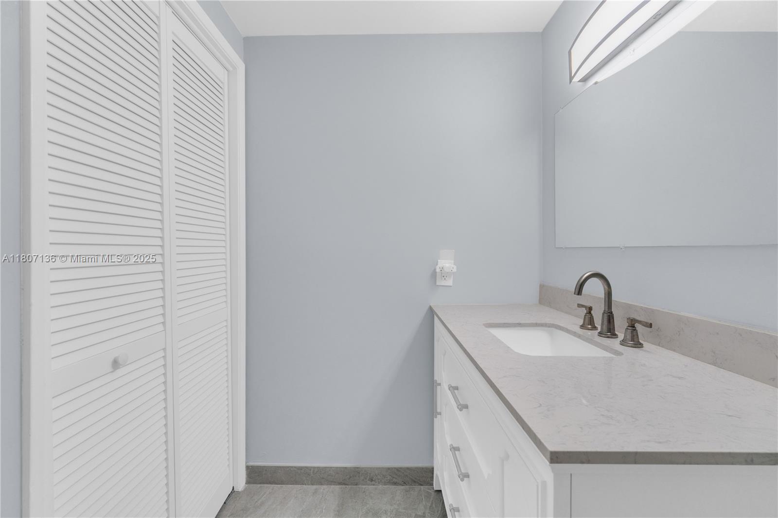 HILLCREST NO 21 CONDO - Residential