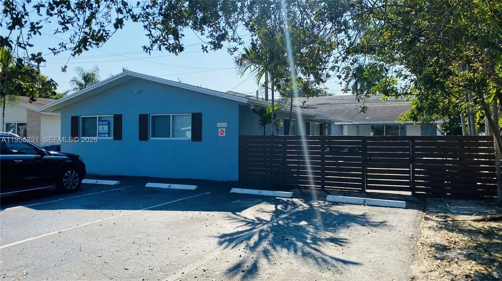 Photo of 808 NE 2nd St #B, Hallandale Beach, FL 33009 (MLS # A11955231)