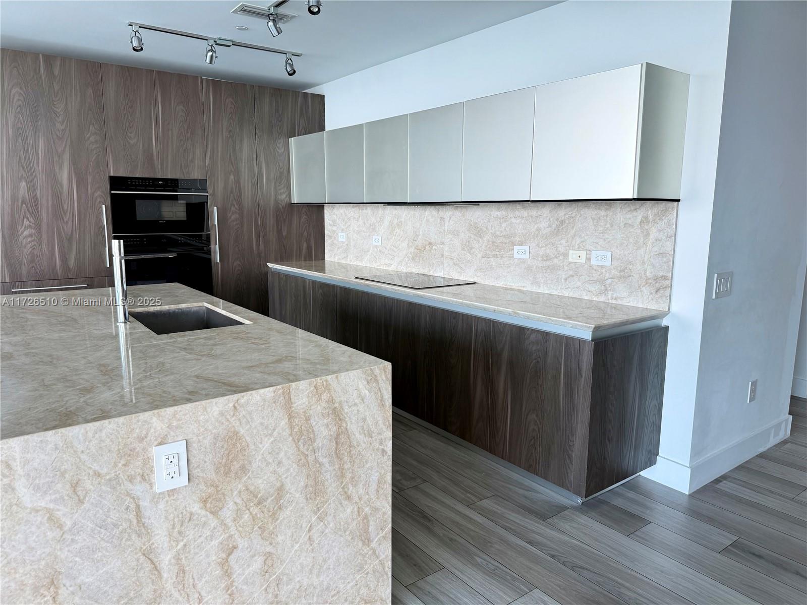 ONE PARAISO CONDO - Residential