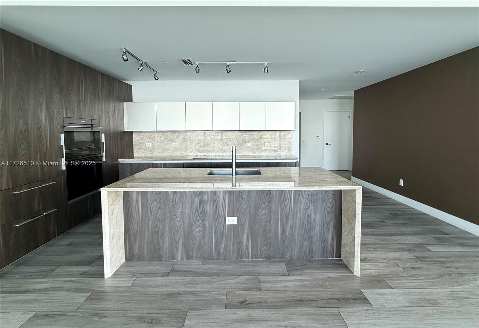 ONE PARAISO CONDO - Residential