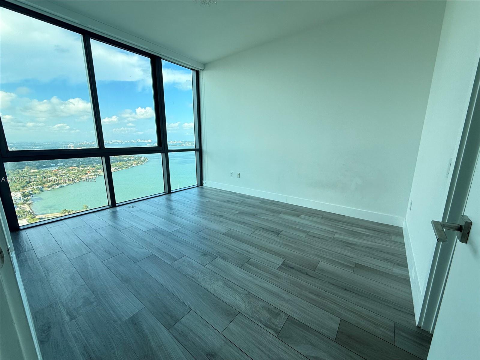 ONE PARAISO CONDO - Residential