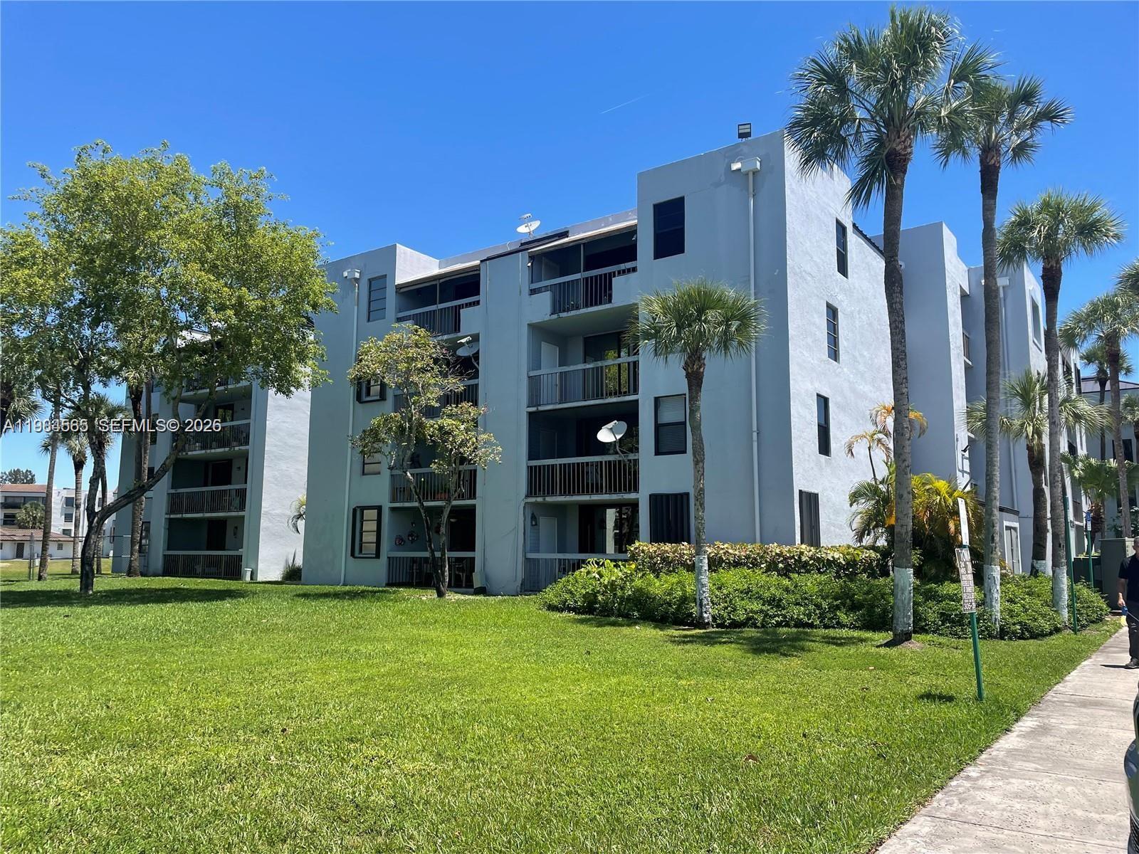 VISTA DEL LAGO CONDO PH 2 - Residential