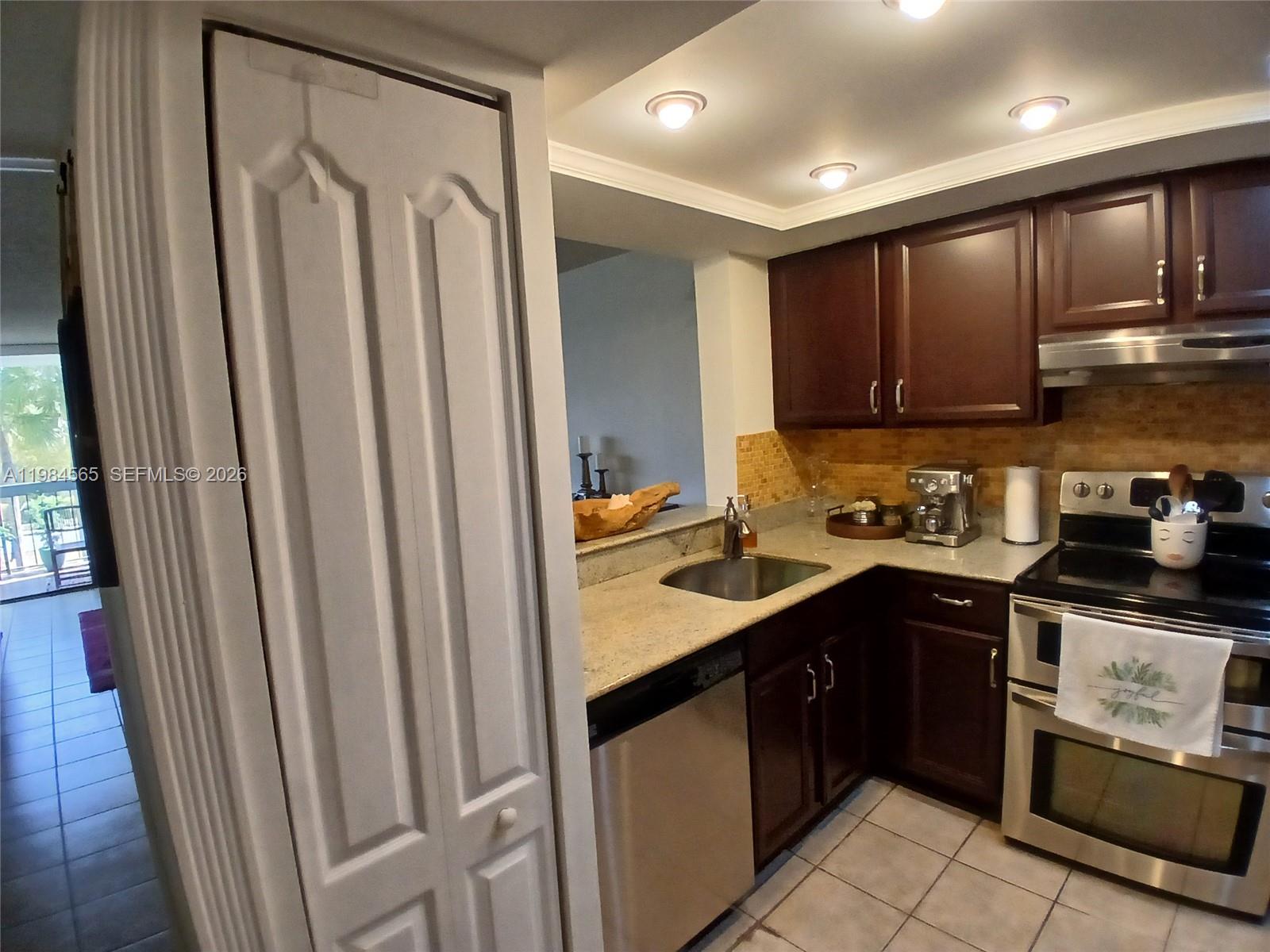 VISTA DEL LAGO CONDO PH 2 - Residential