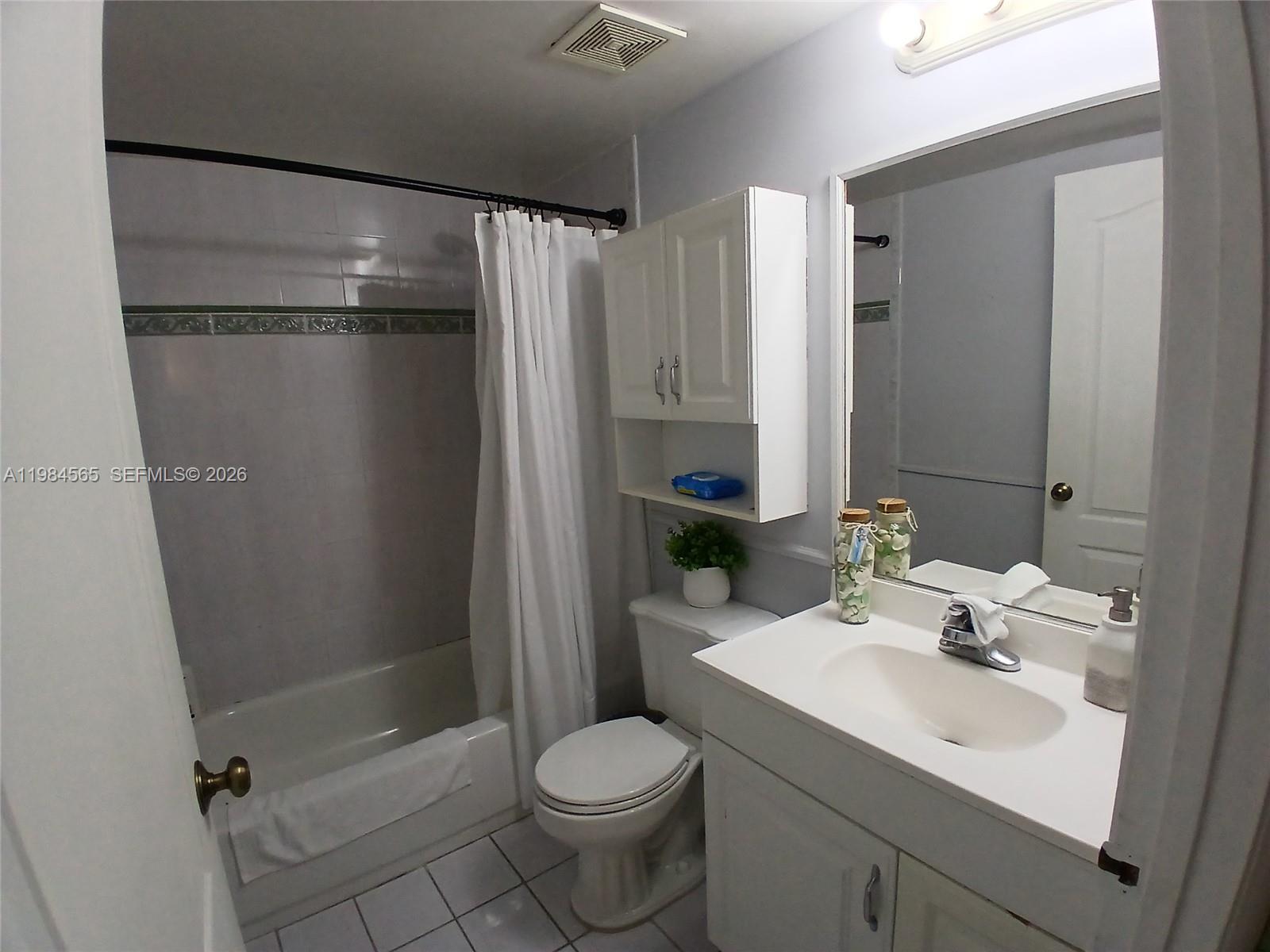 VISTA DEL LAGO CONDO PH 2 - Residential