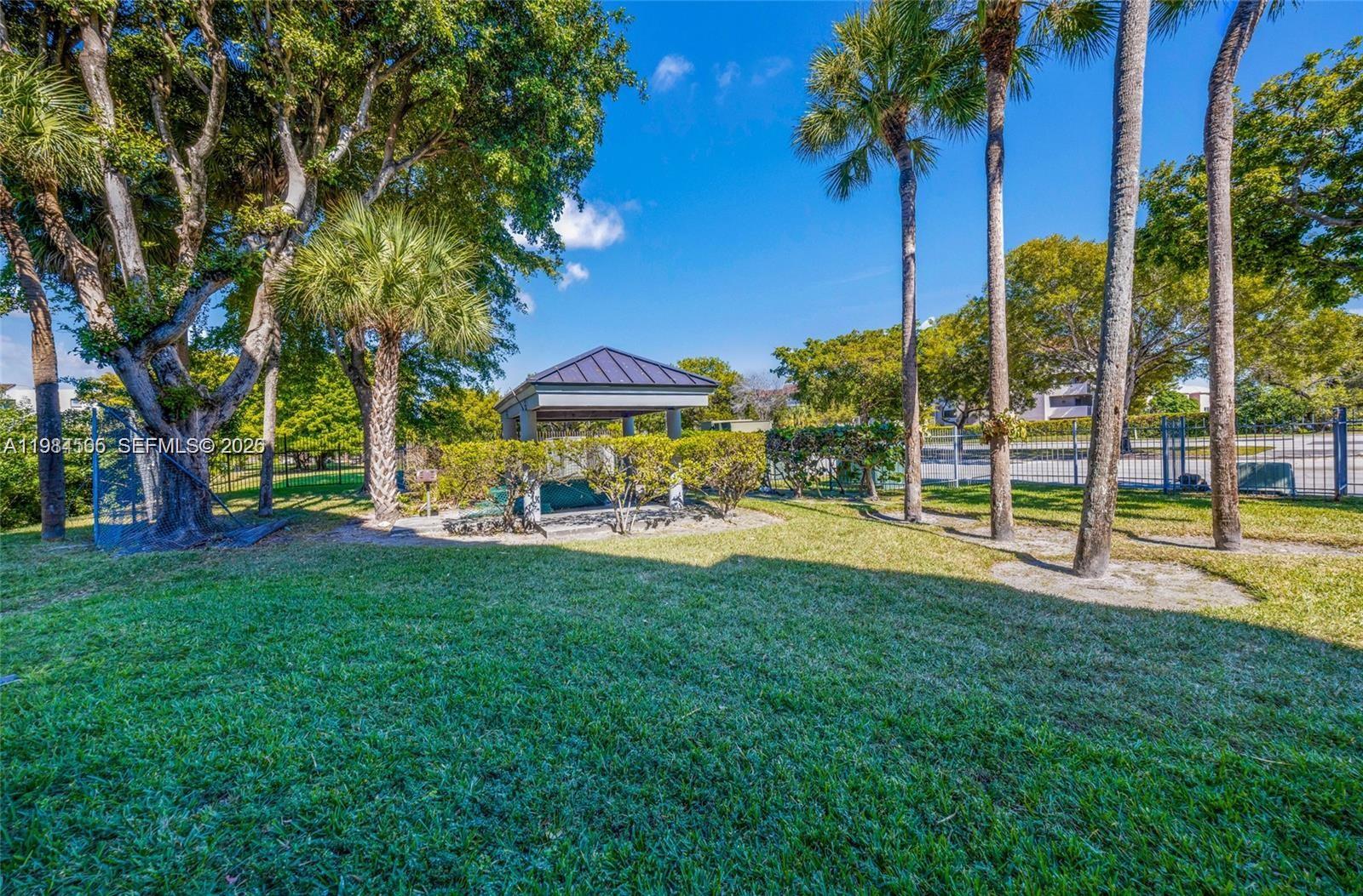 VISTA DEL LAGO CONDO PH 2 - Residential