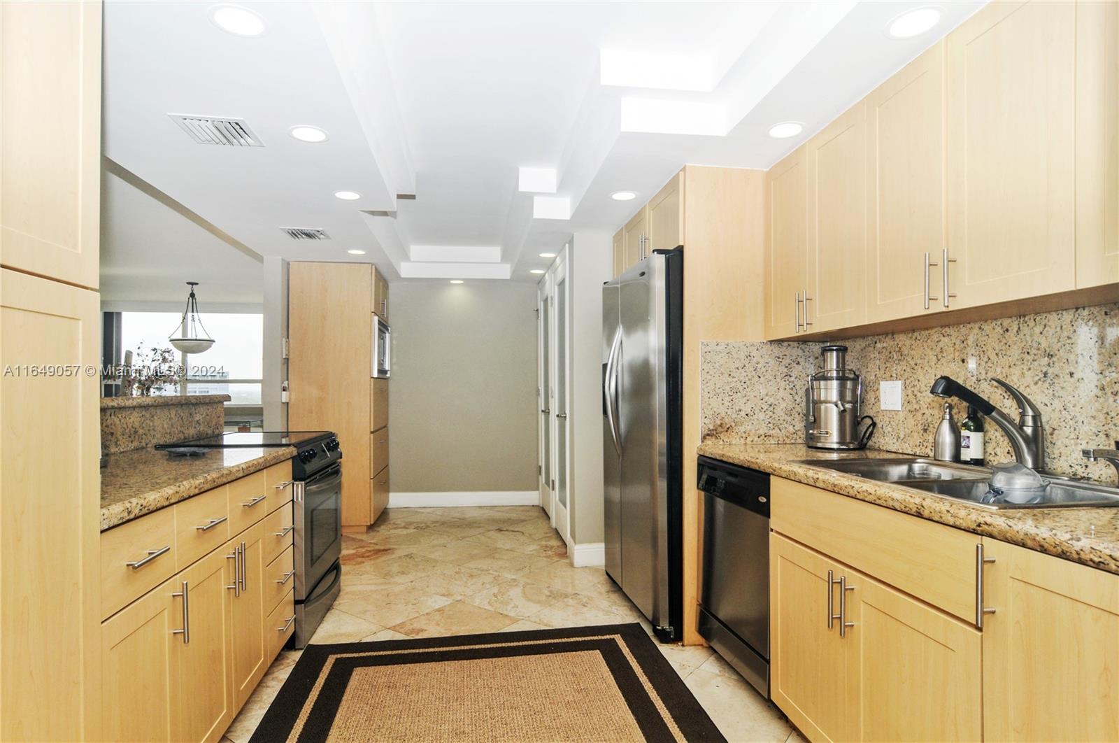 3 Grove Isle Dr C1110