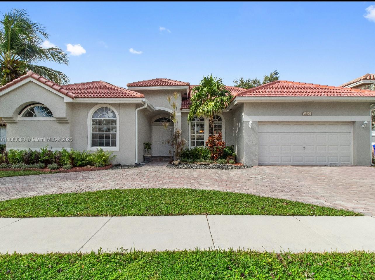 2130 Nw 127th Ave, Pembroke Pines, Miami-Dade County, Florida - 5 Bedrooms  
3 Bathrooms - 