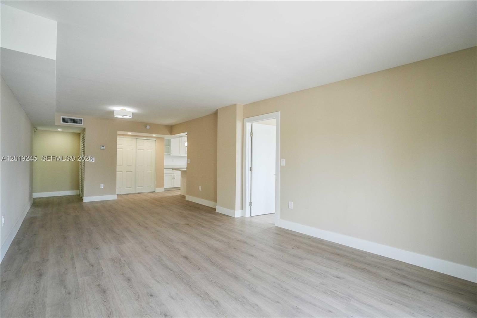 6960 Rue Vendome 201